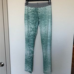 Reel Skipper fish scale teal leggings for active lifestyle